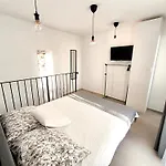 Niko Apartment *